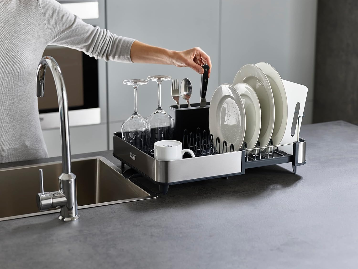 Escorredor de Louça de Aço Inox Extensível Joseph & Joseph 31x35x16CM